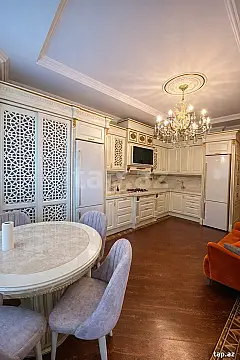 Satılır 4 otaqlı yeni tikili 210 m²