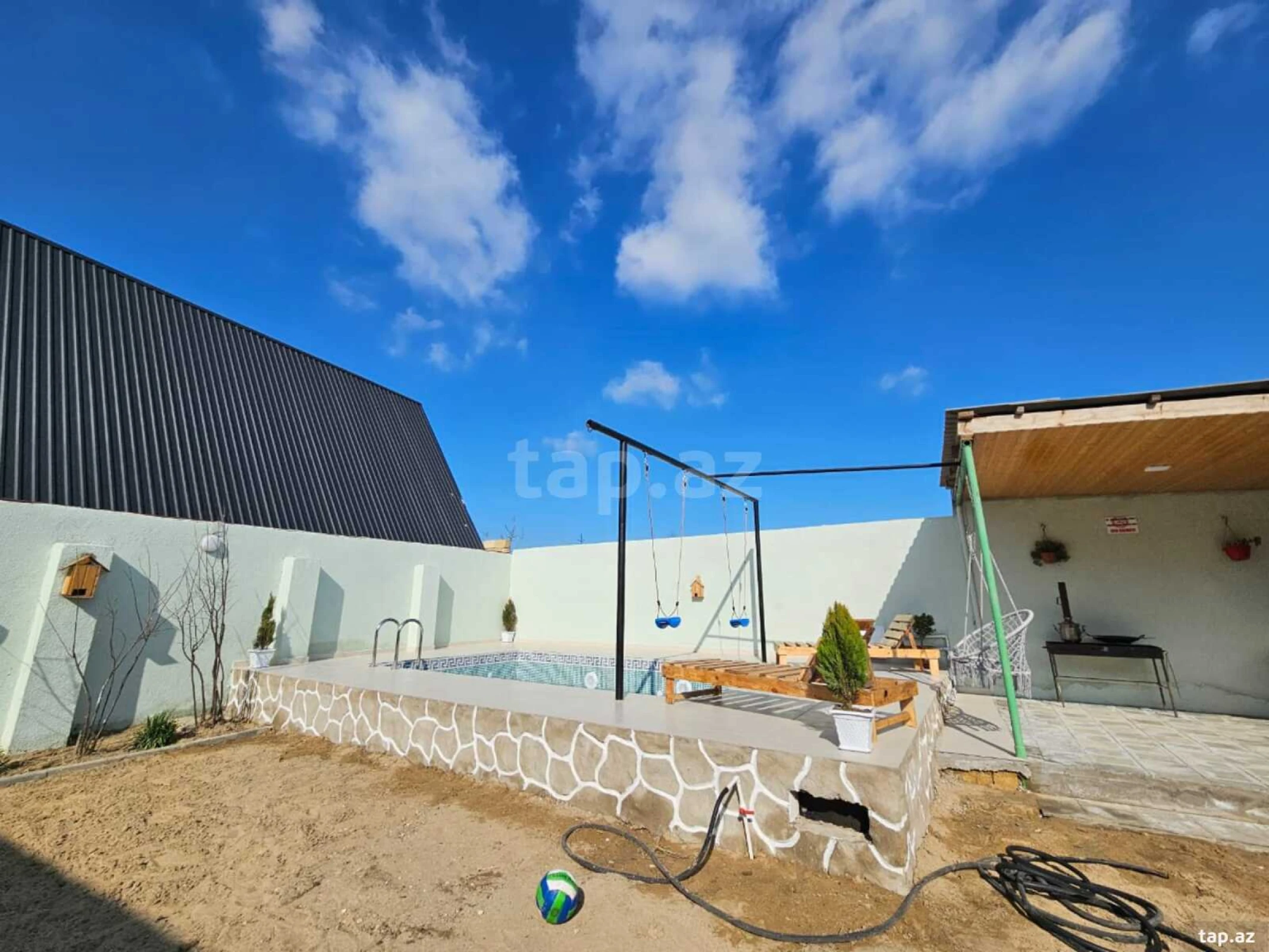 Kirayə verilir 4 otaqlı həyət evi