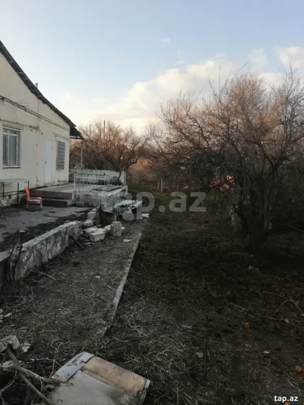 Satılır 5 otaqlı həyət evi 180 m²