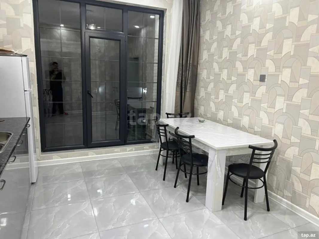 Kirayə verilir 6 otaqlı həyət evi 200 m²