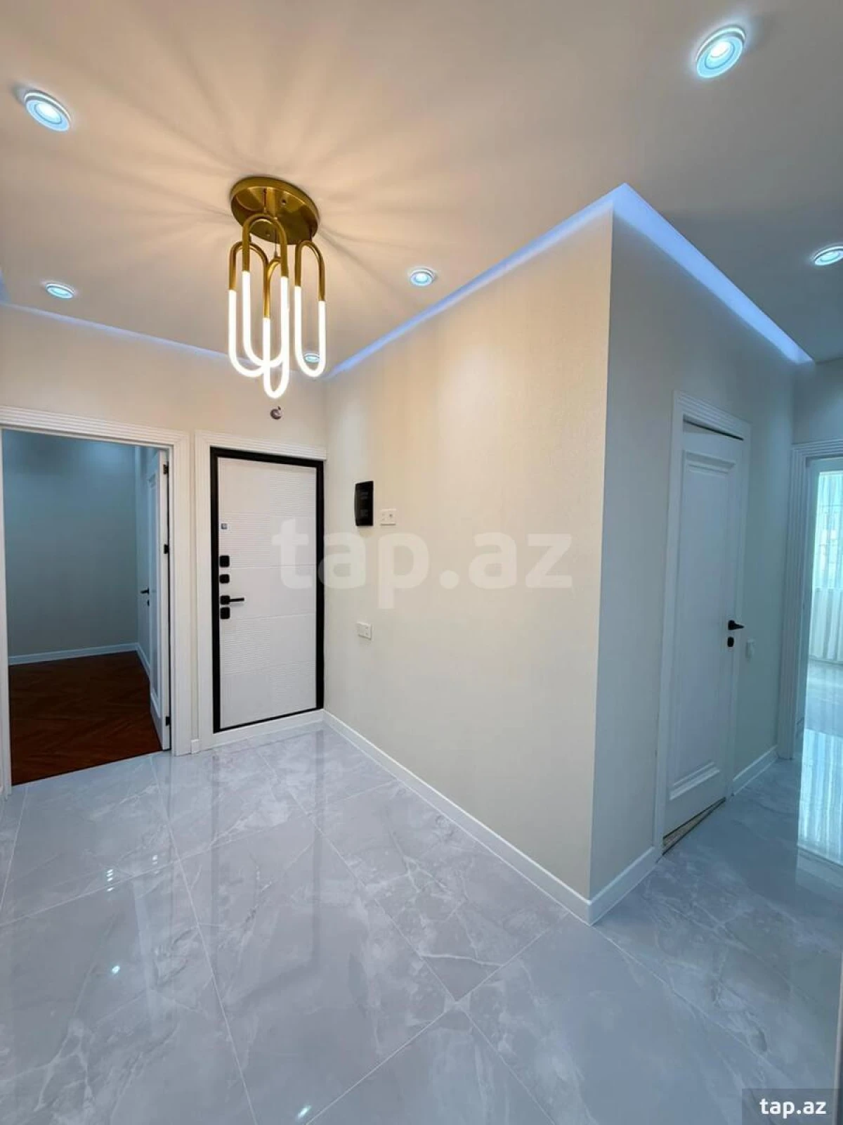 Satılır 5 otaqlı mənzil 120 m²