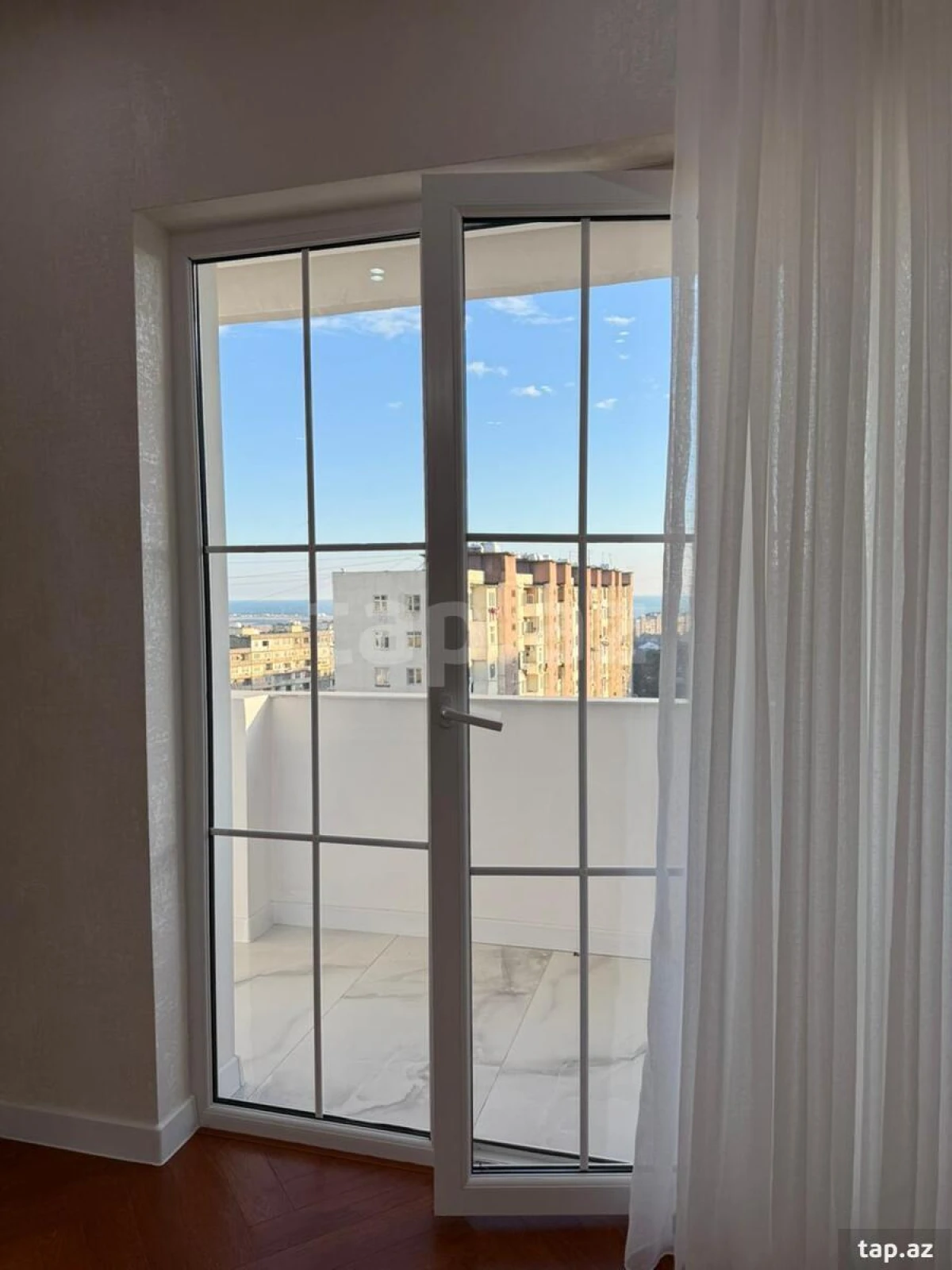 Satılır 5 otaqlı mənzil 120 m²