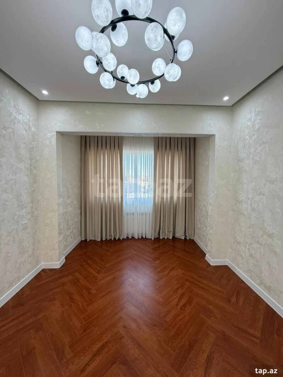 Satılır 5 otaqlı mənzil 120 m²