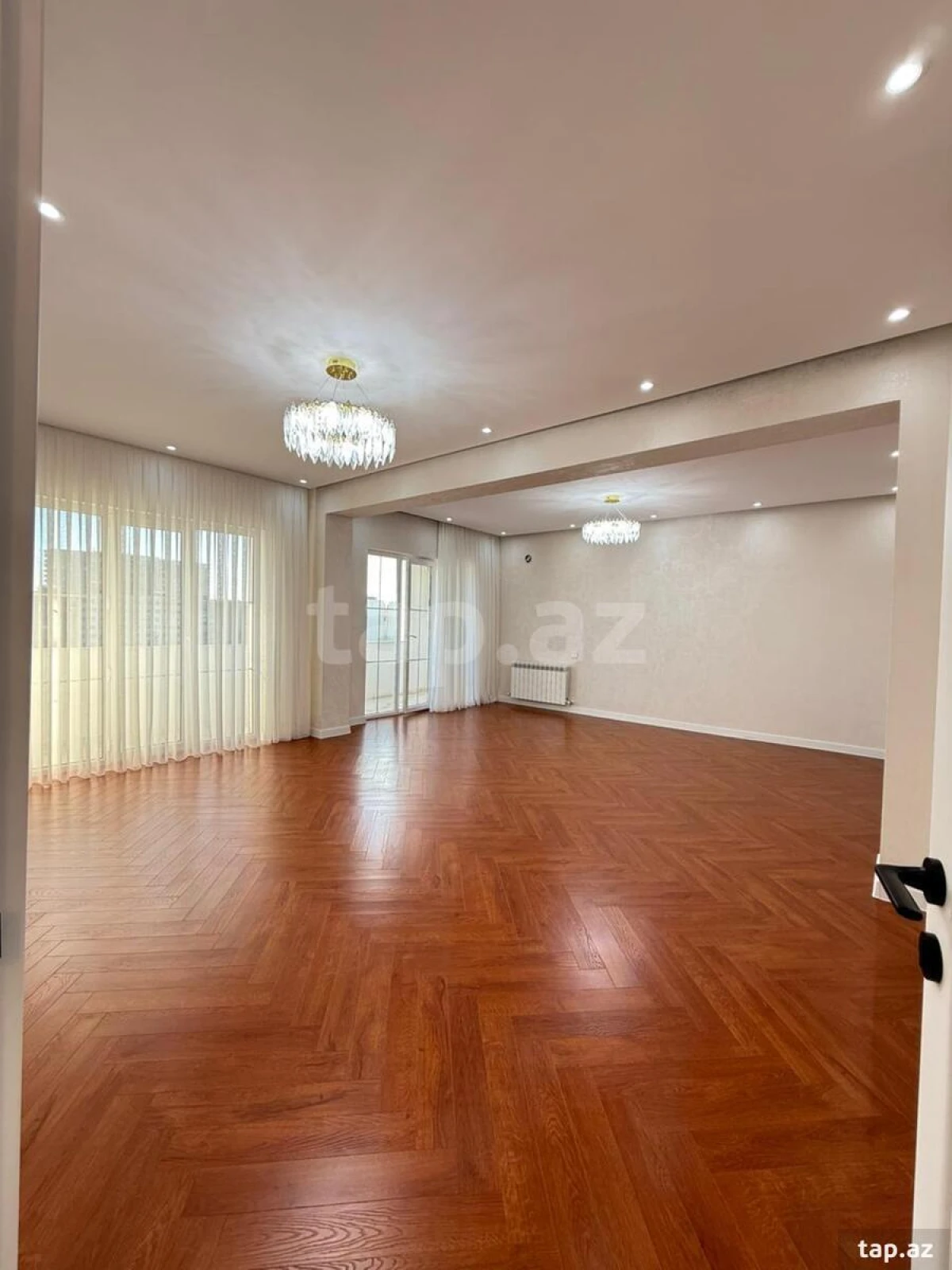 Satılır 5 otaqlı mənzil 120 m²