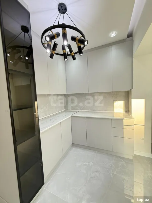 Satılır 5 otaqlı mənzil 120 m²