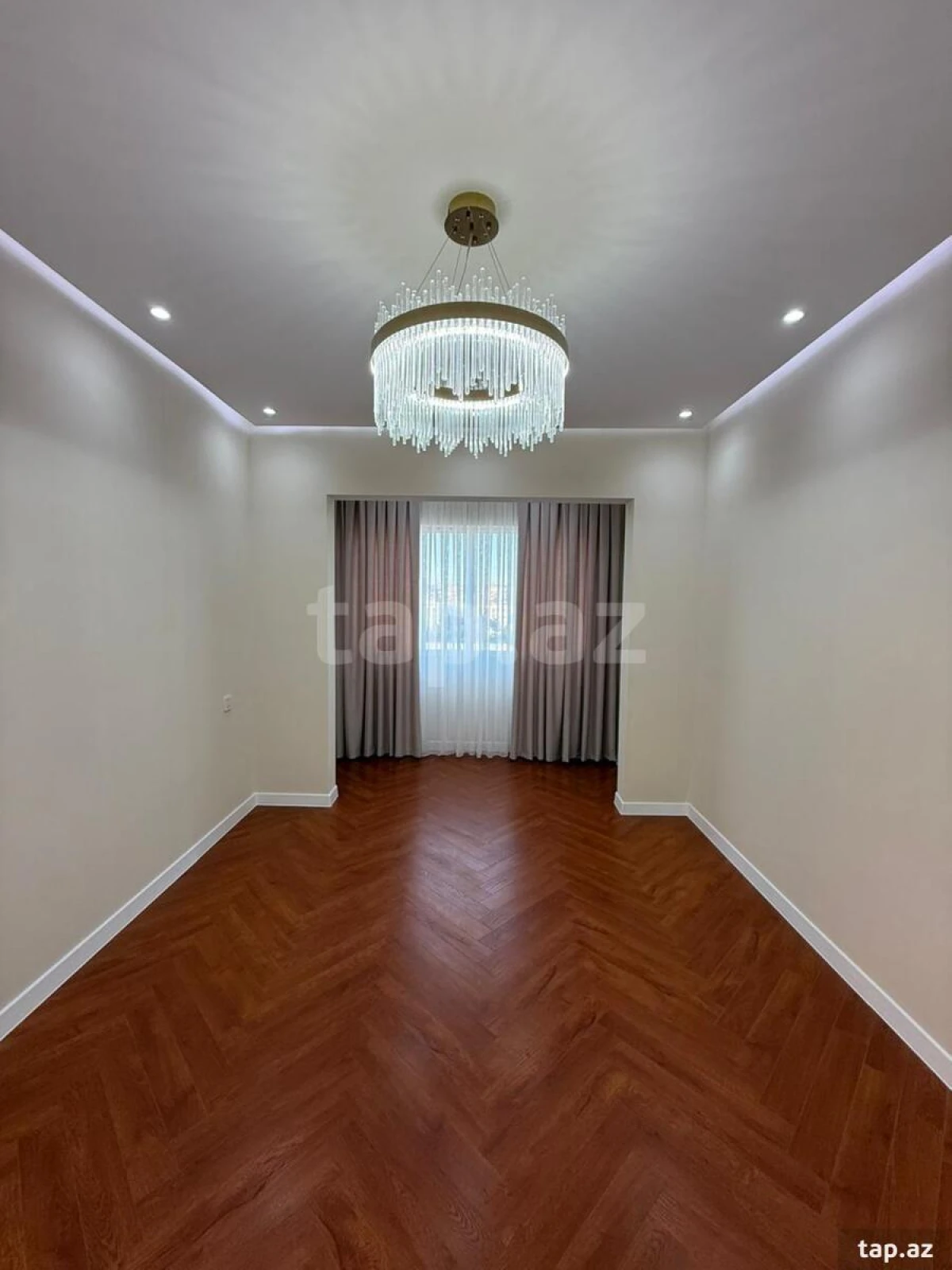 Satılır 5 otaqlı mənzil 120 m²