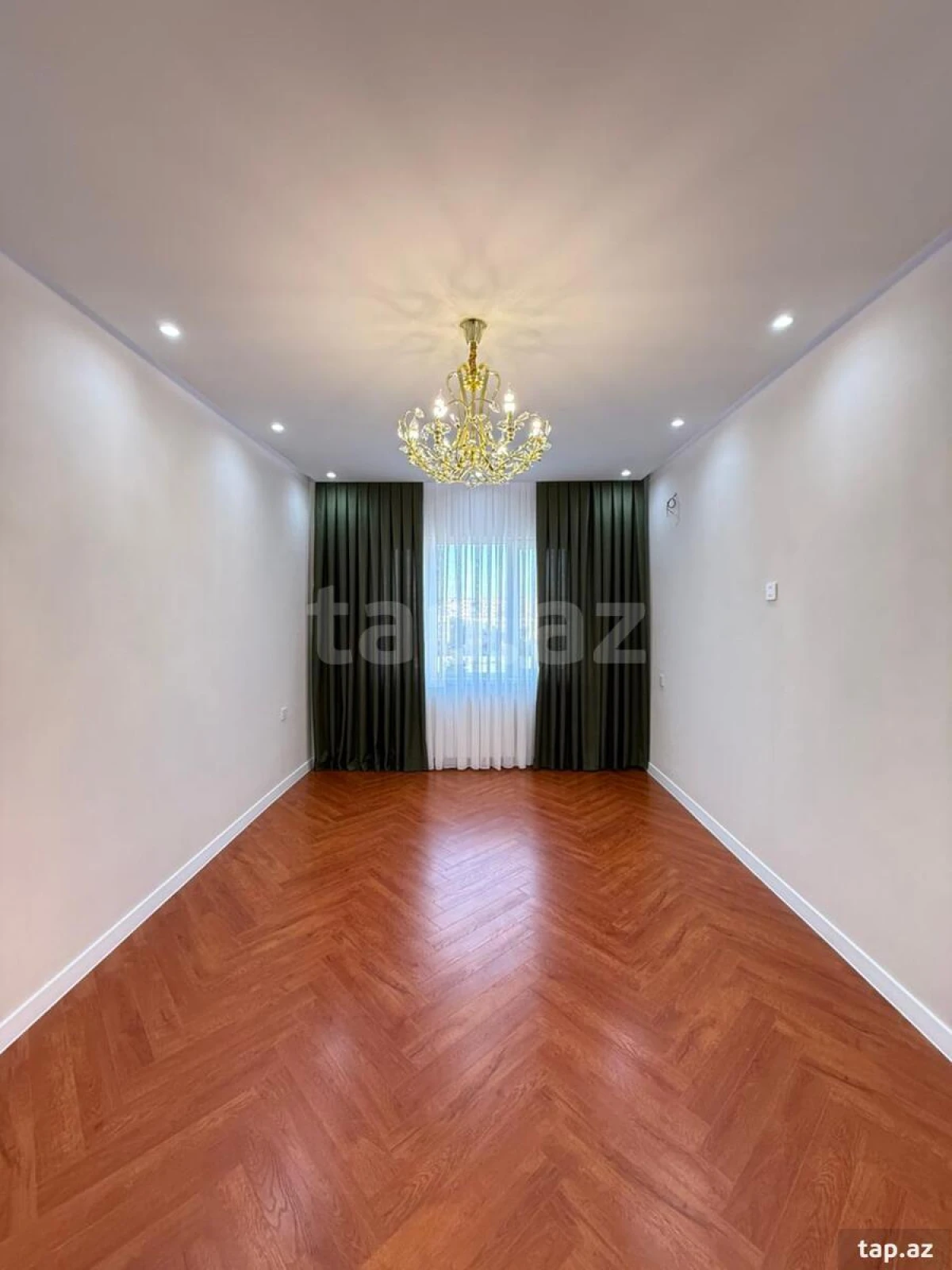 Satılır 5 otaqlı mənzil 120 m²