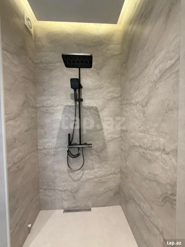 Satılır 5 otaqlı mənzil 120 m²