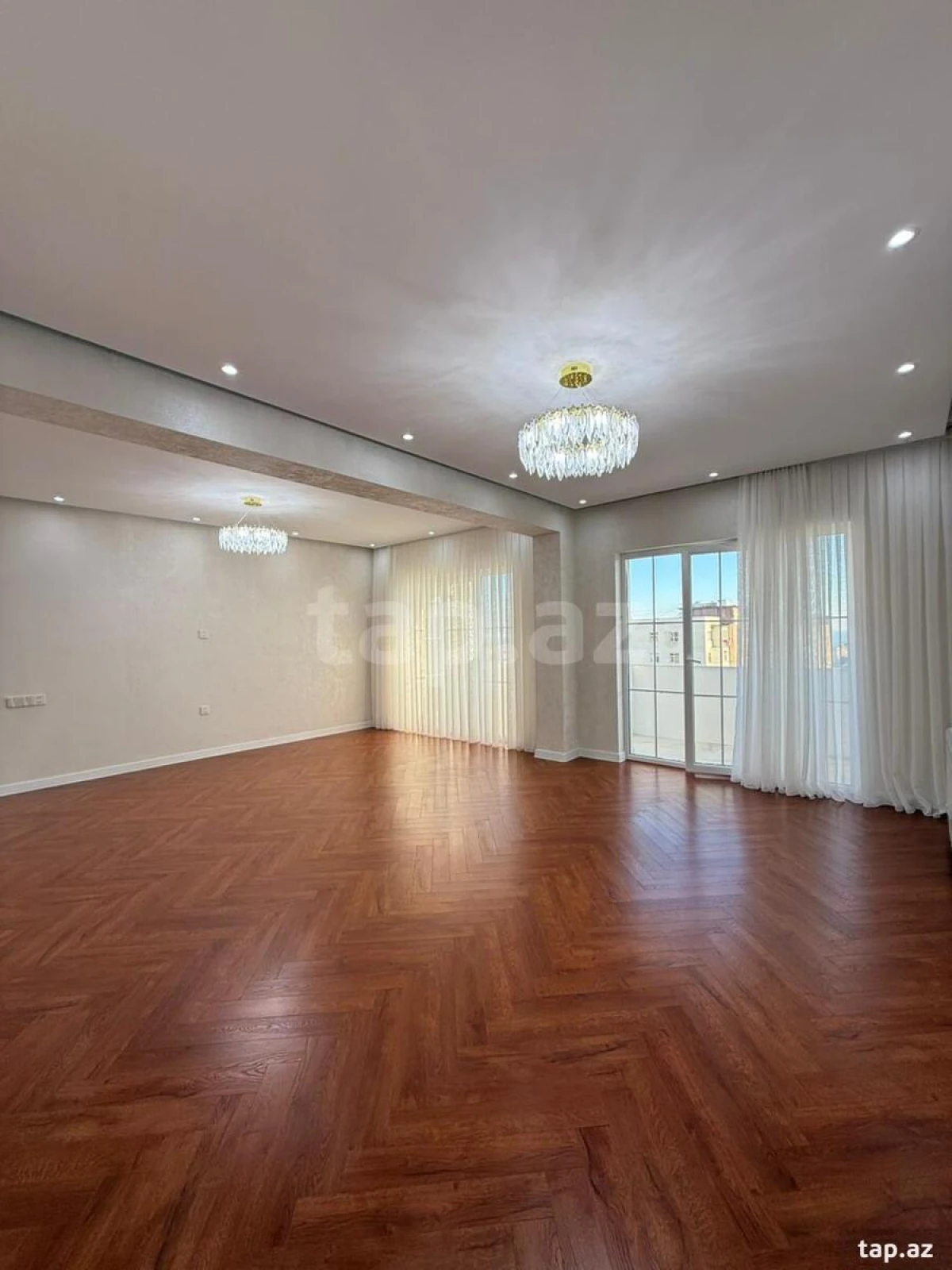 Satılır 5 otaqlı mənzil 120 m²
