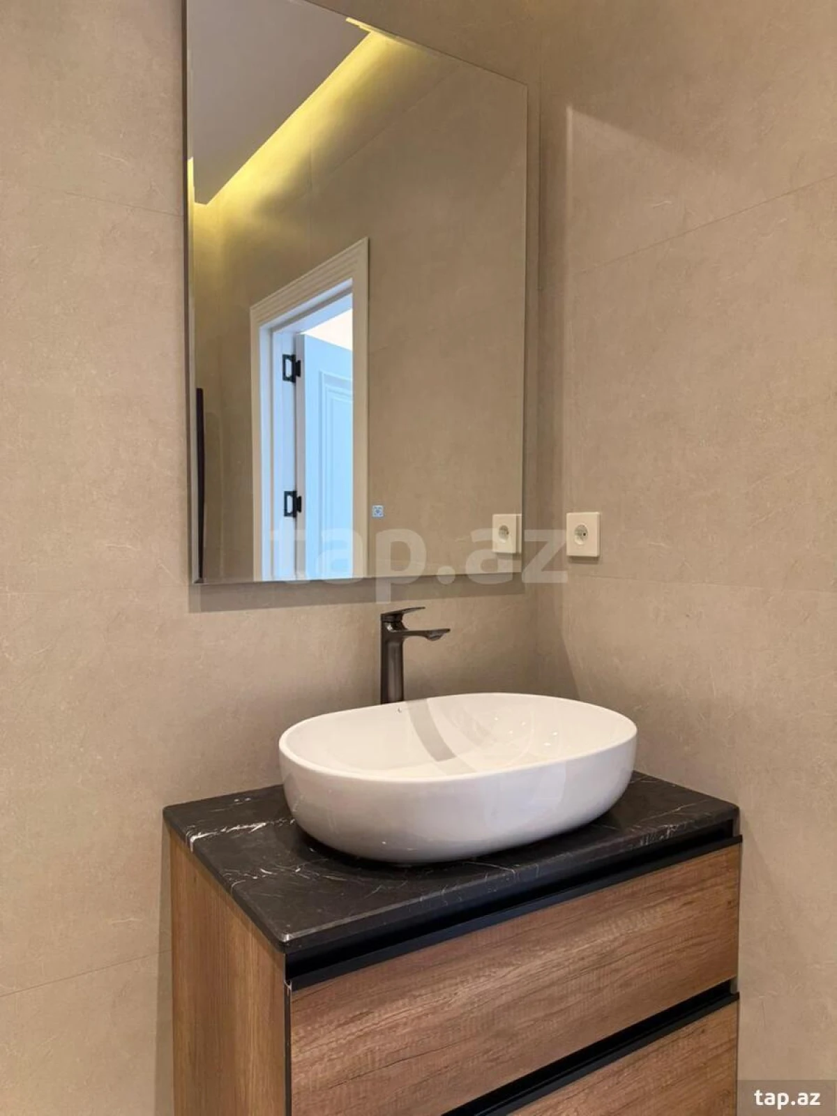 Satılır 5 otaqlı mənzil 120 m²