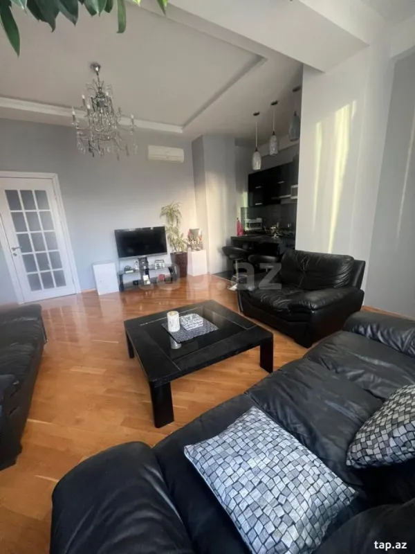 Kirayə verilir 3 otaqlı yeni tikili 130 m²