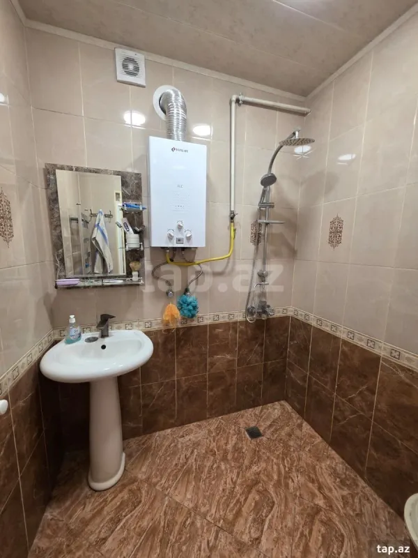 Satılır 4 otaqlı mənzil 100 m²