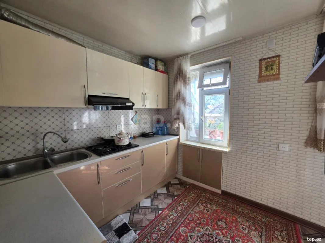 Satılır 4 otaqlı mənzil 100 m²