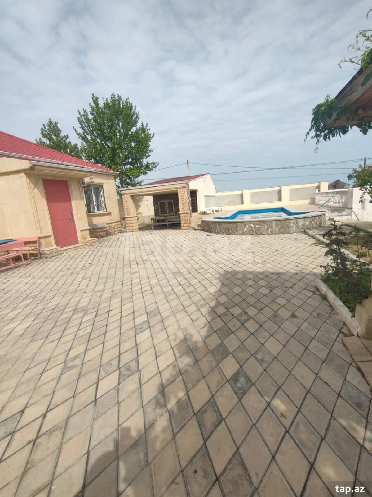 Kirayə verilir 3 otaqlı həyət evi