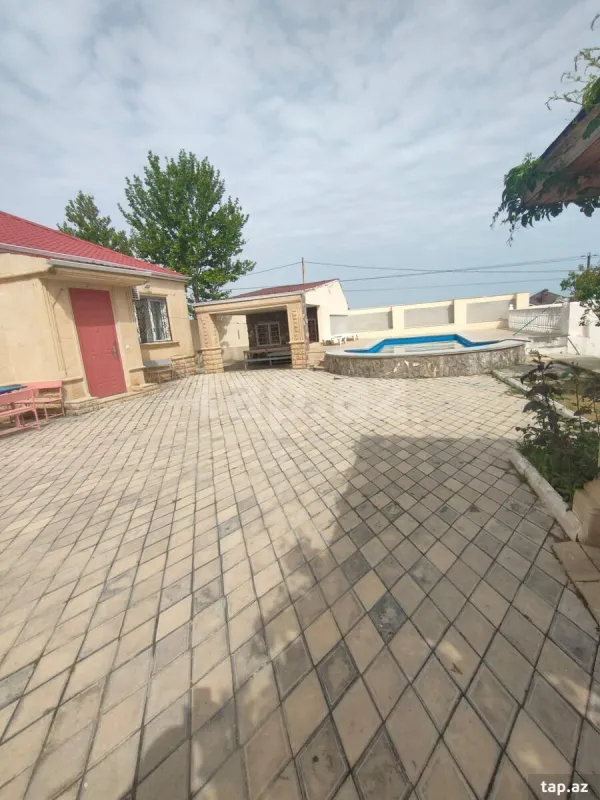 Kirayə verilir 3 otaqlı həyət evi