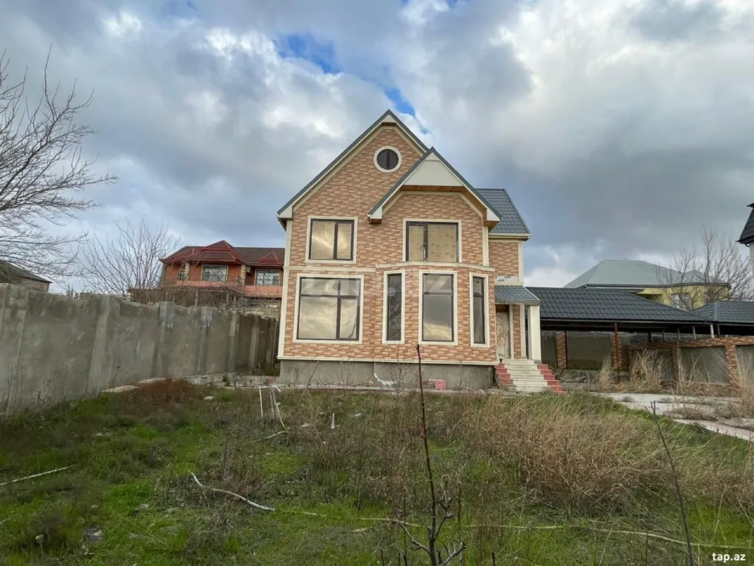 Satılır 5 otaqlı həyət evi