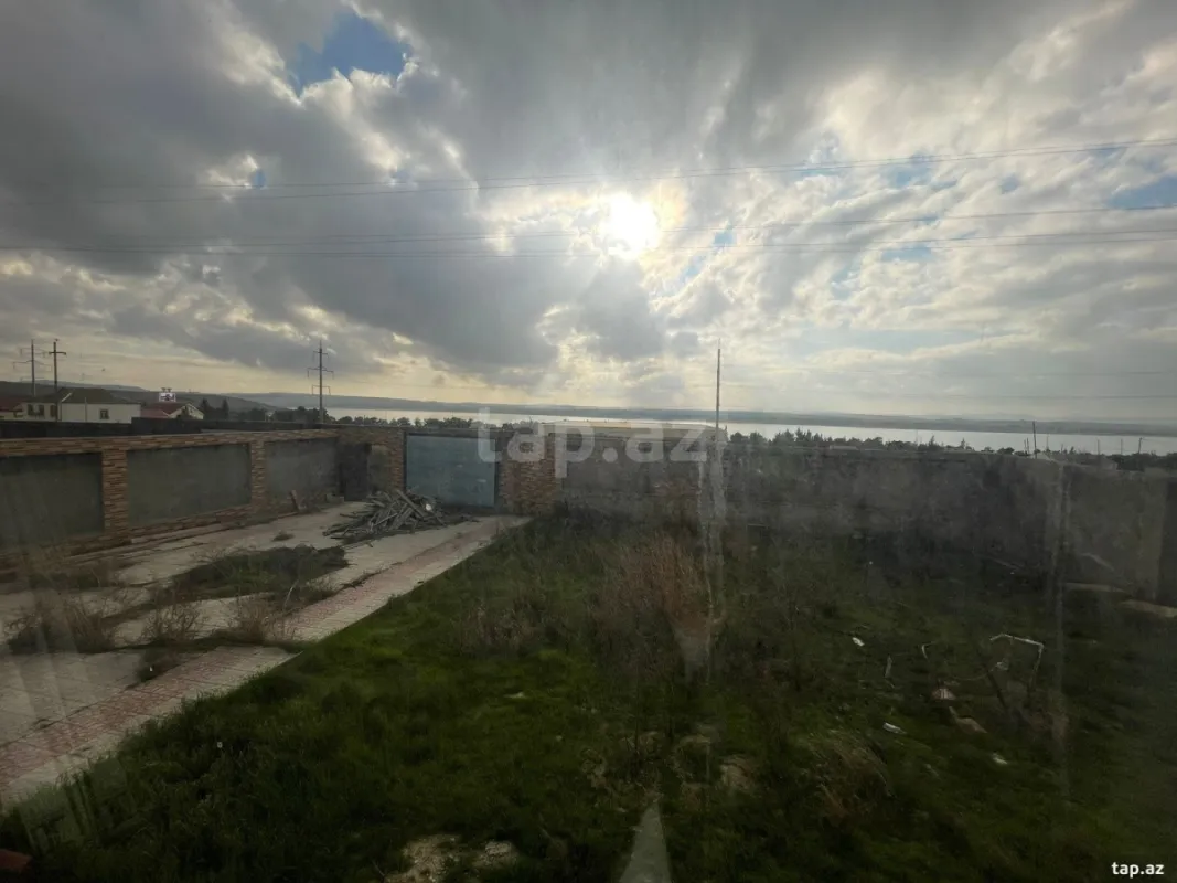 Satılır 5 otaqlı həyət evi