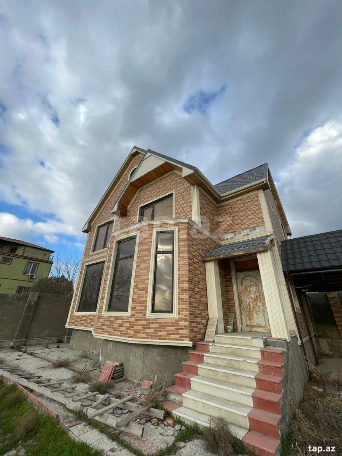 Satılır 5 otaqlı həyət evi