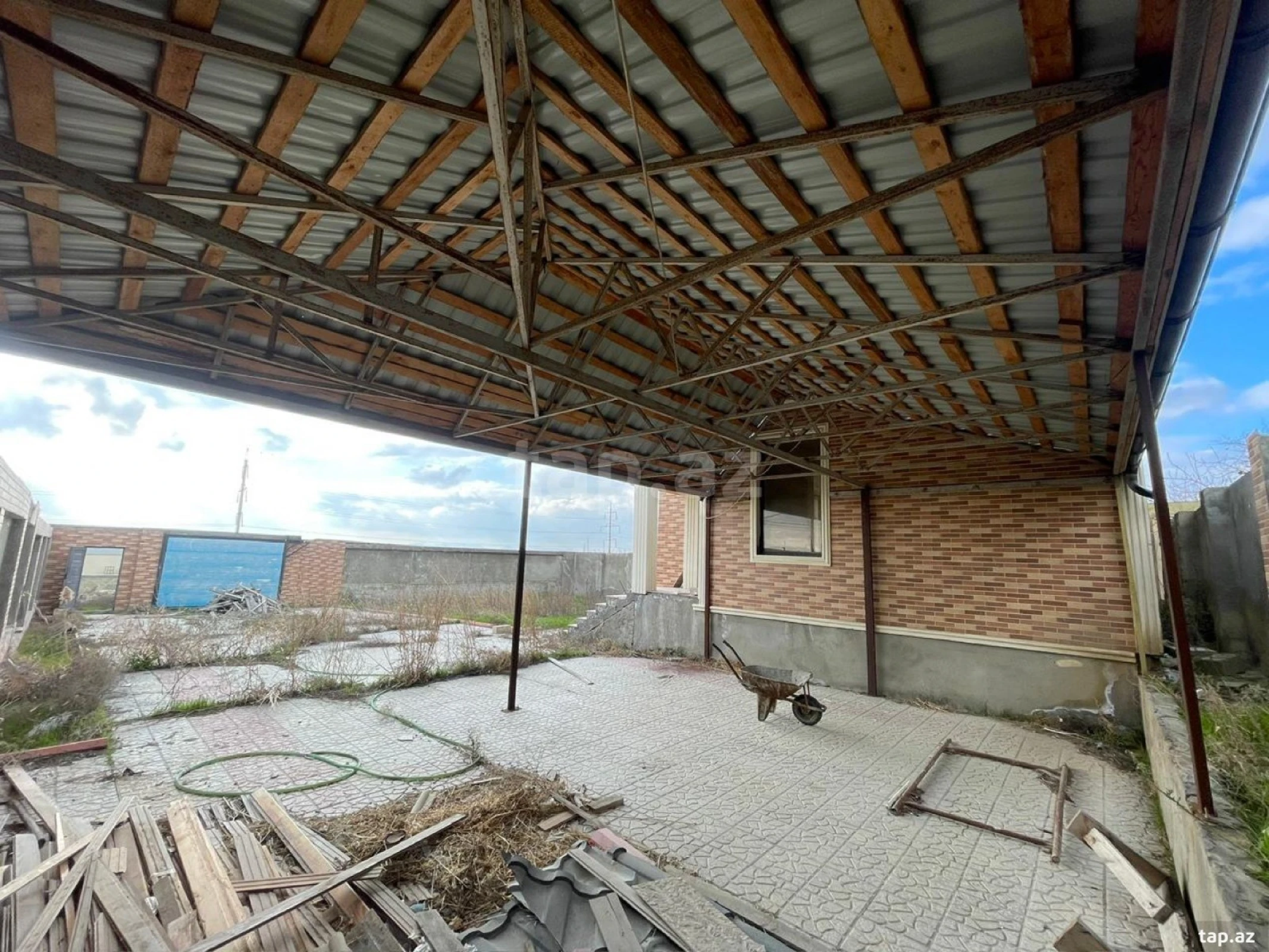 Satılır 5 otaqlı həyət evi