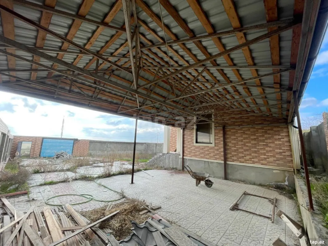 Satılır 5 otaqlı həyət evi