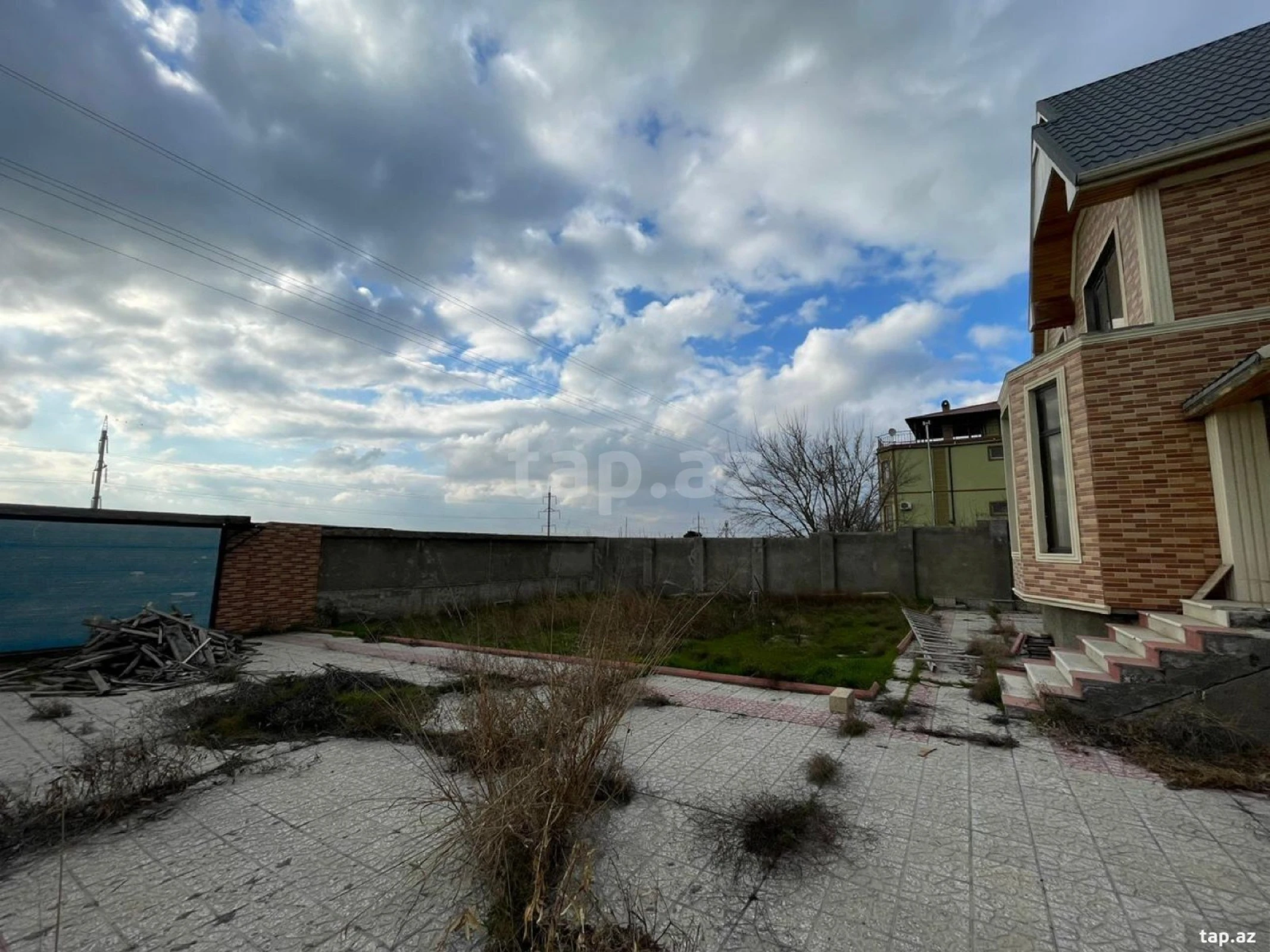 Satılır 5 otaqlı həyət evi