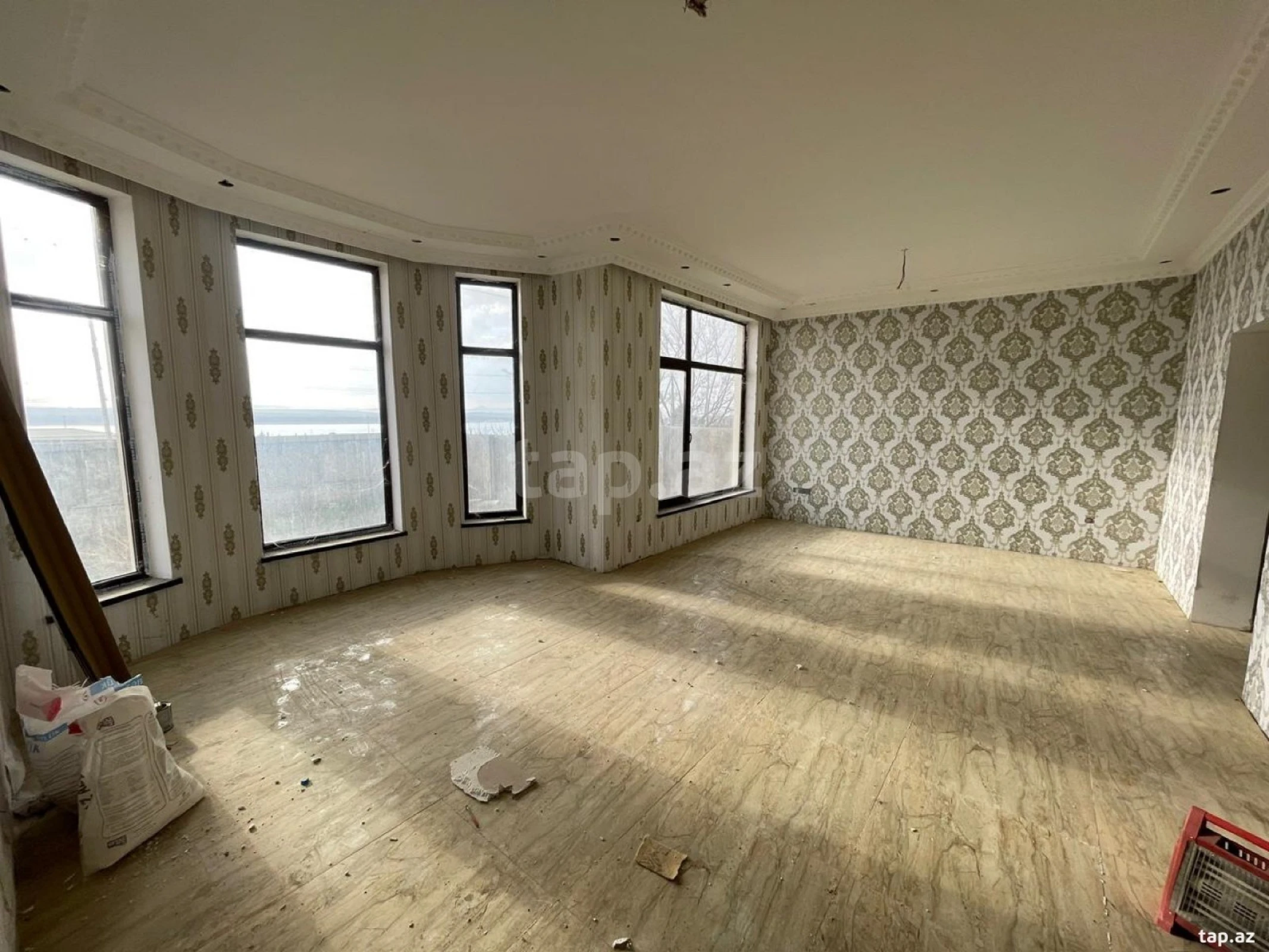 Satılır 5 otaqlı həyət evi