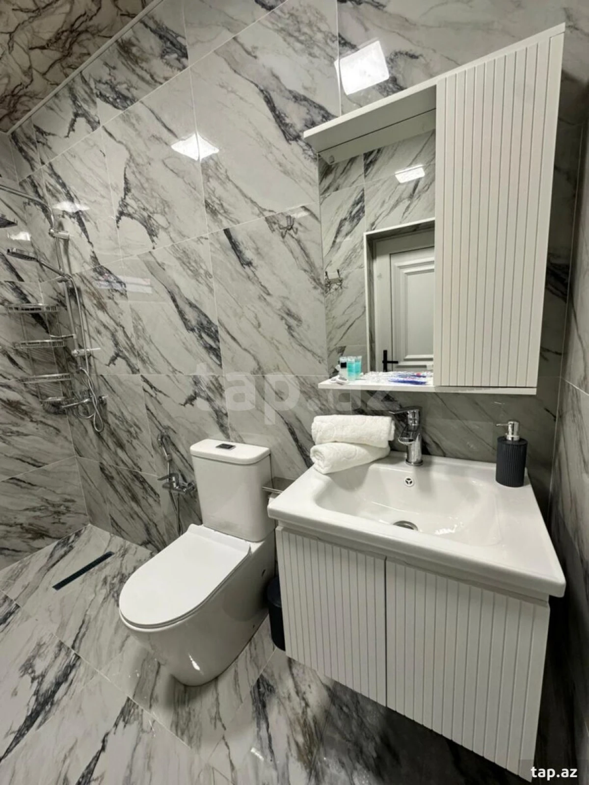 Kirayə verilir 3 otaqlı həyət evi