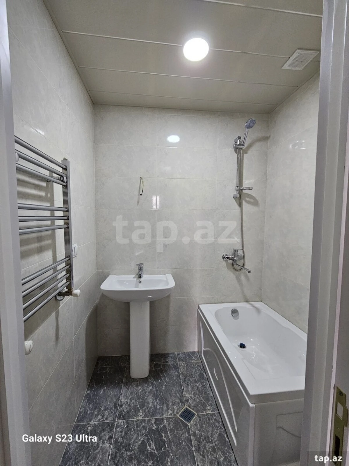 Satılır 3 otaqlı yeni tikili 77 m²