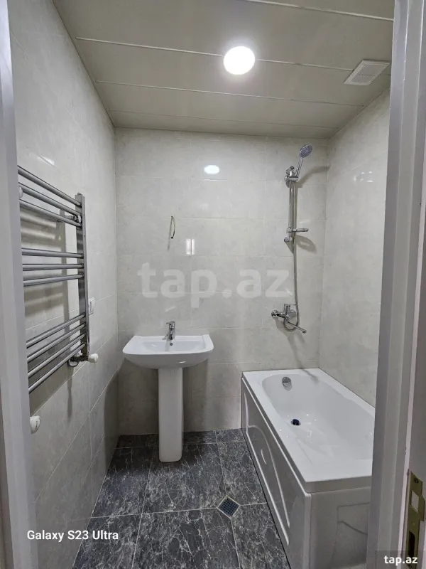 Satılır 3 otaqlı yeni tikili 77 m²