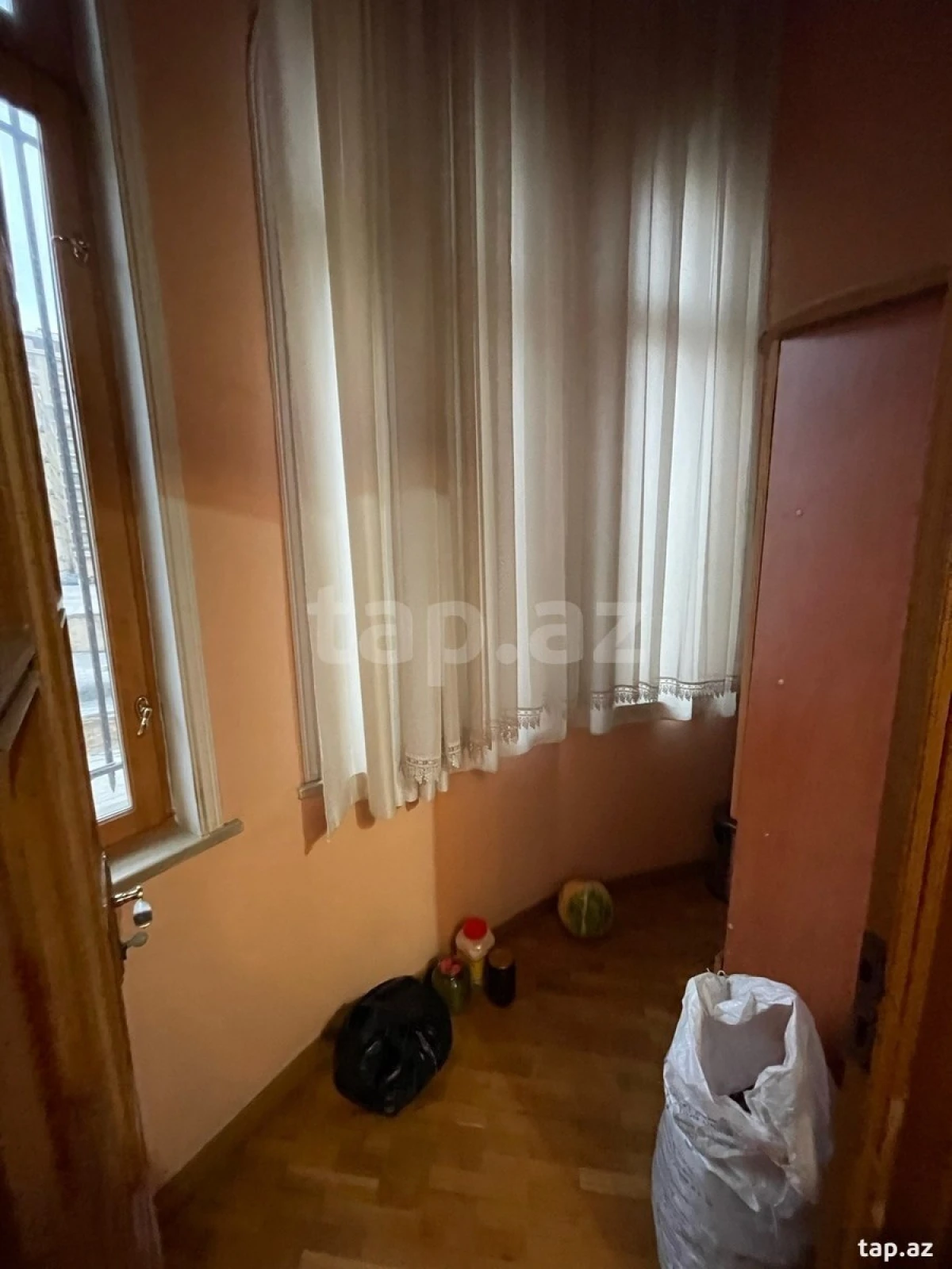 Satılır 20 otaqlı həyət evi