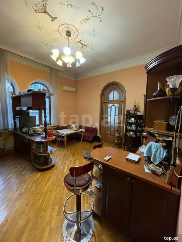 Satılır 20 otaqlı həyət evi