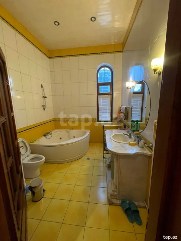 Satılır 20 otaqlı həyət evi