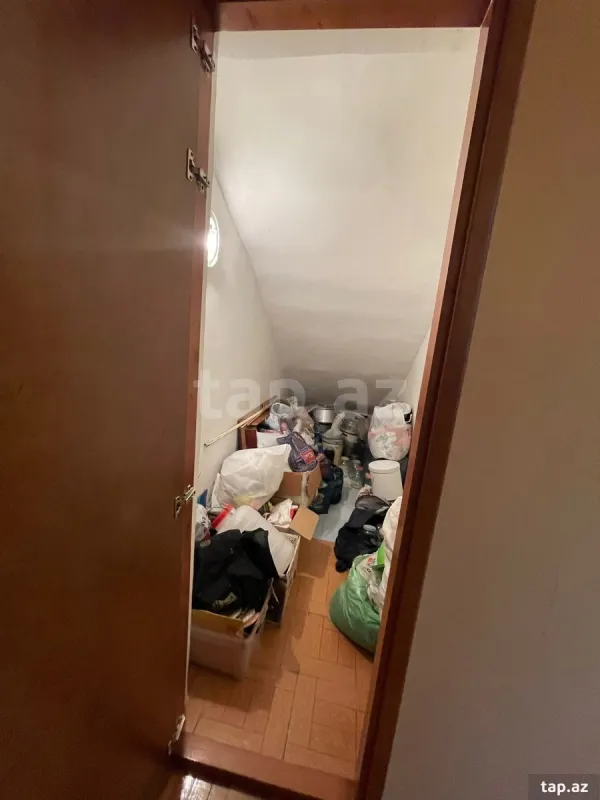 Satılır 20 otaqlı həyət evi