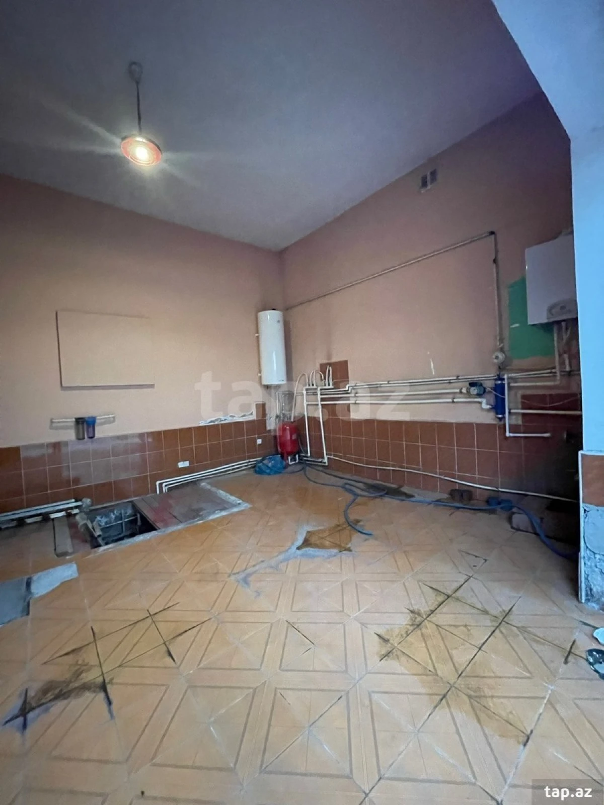 Satılır 20 otaqlı həyət evi