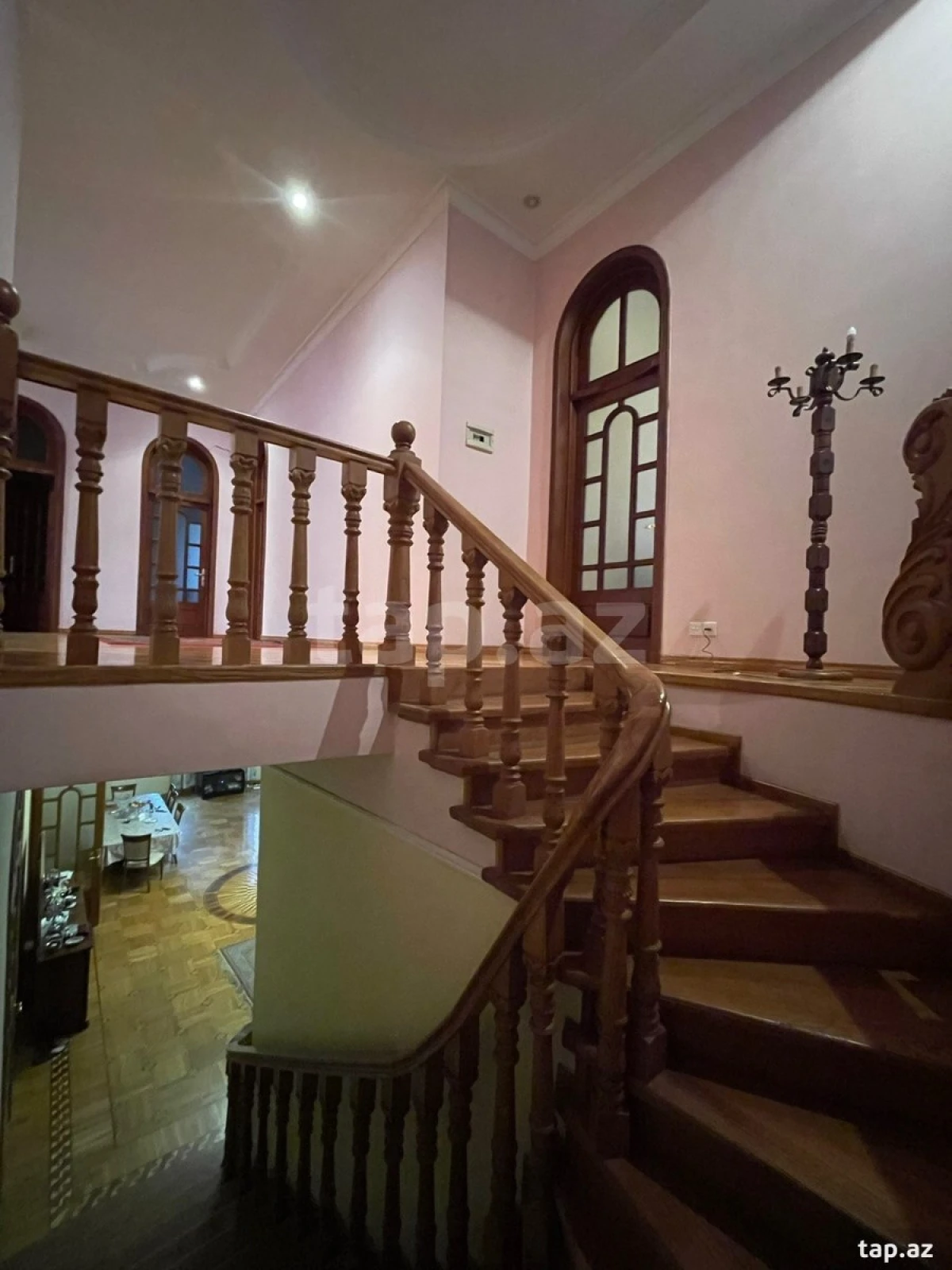 Satılır 20 otaqlı həyət evi