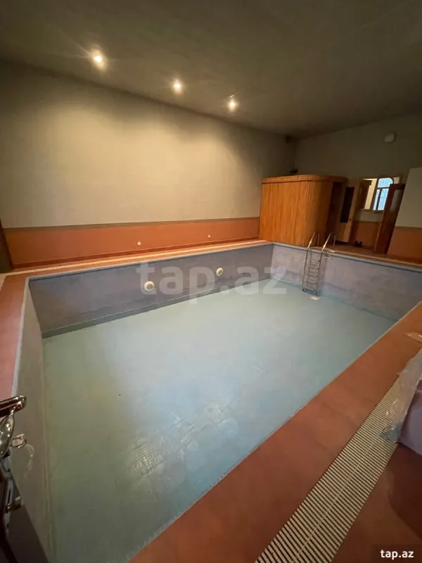 Satılır 20 otaqlı həyət evi