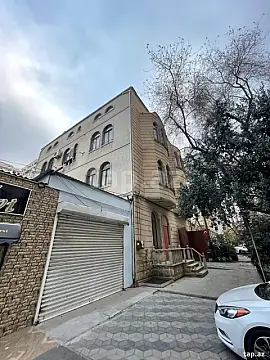 Satılır 20 otaqlı həyət evi — Bakı 20 otaq