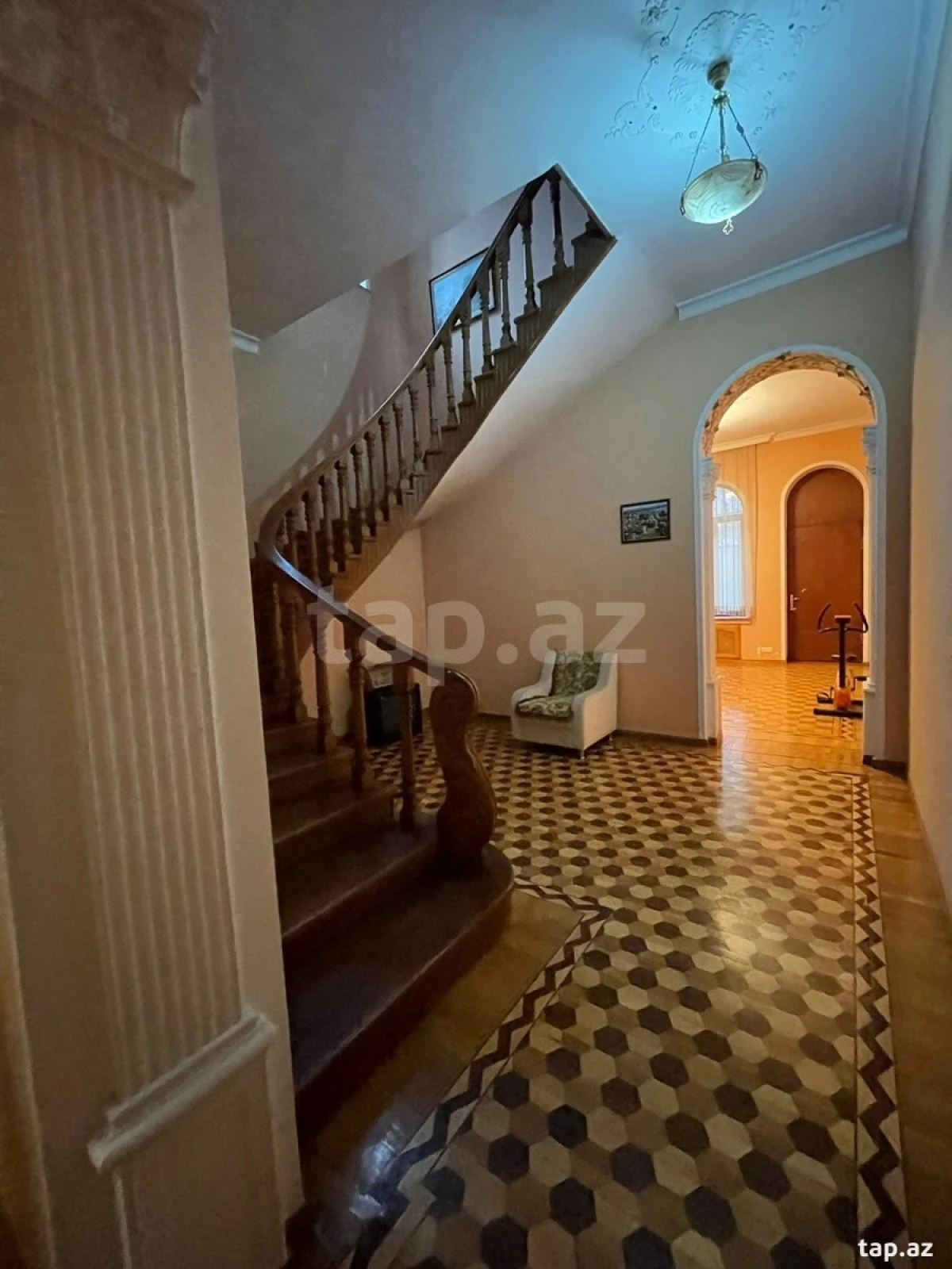 Satılır 20 otaqlı həyət evi