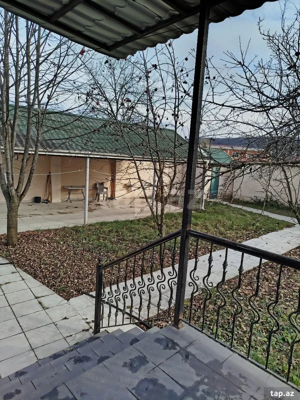 Satılır 5 otaqlı həyət evi
