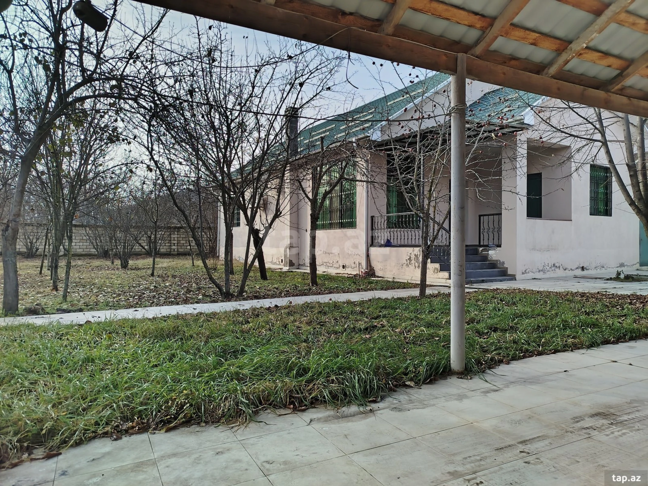 Satılır 5 otaqlı həyət evi