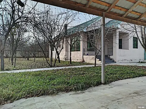 Satılır 5 otaqlı həyət evi