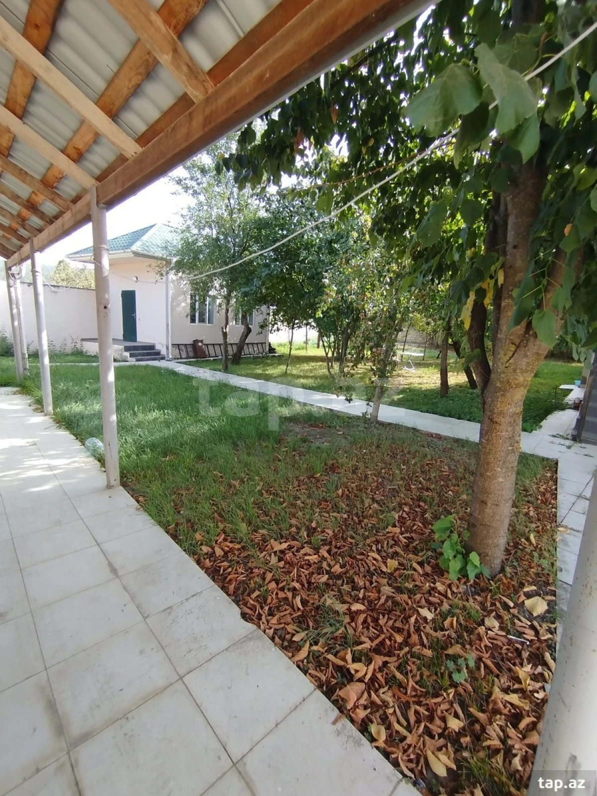 Satılır 5 otaqlı həyət evi