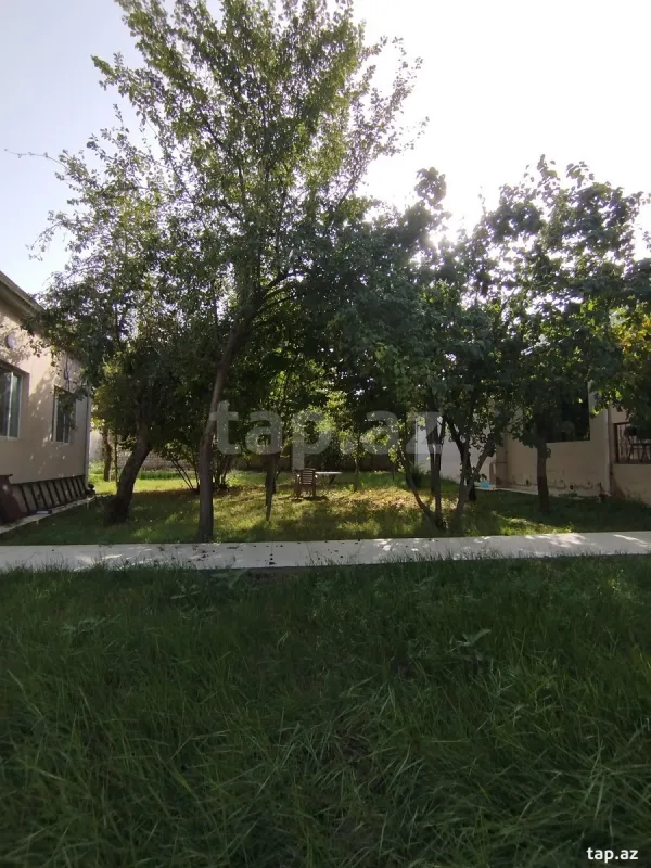 Satılır 5 otaqlı həyət evi