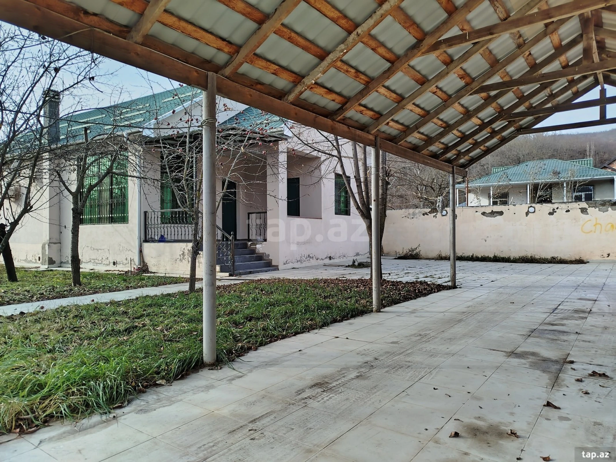 Satılır 5 otaqlı həyət evi