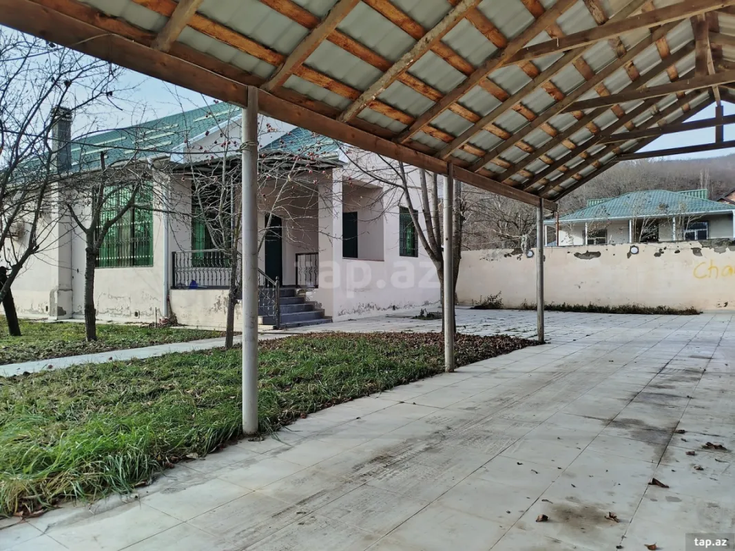 Satılır 5 otaqlı həyət evi