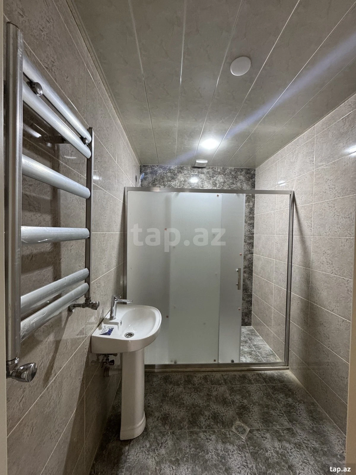 Kirayə verilir 3 otaqlı yeni tikili 115 m²