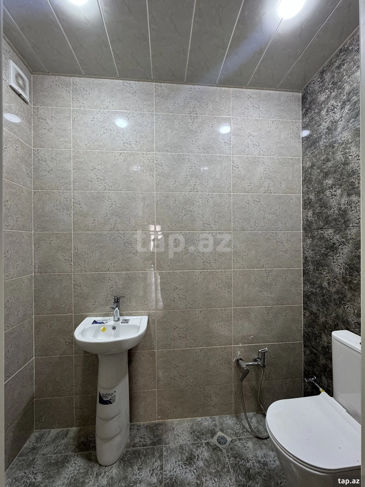 Kirayə verilir 3 otaqlı yeni tikili 115 m²