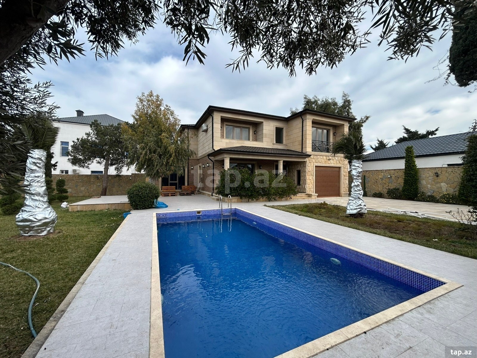 Kirayə verilir 6 otaqlı həyət evi 250 m²