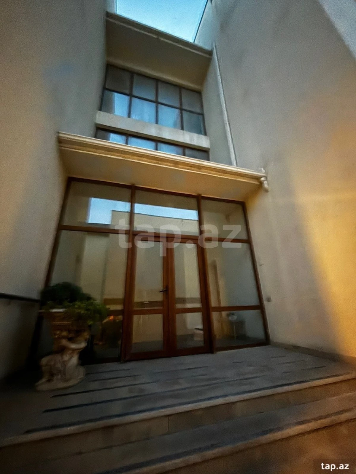 Kirayə verilir 7 otaqlı yeni tikili 340 m²