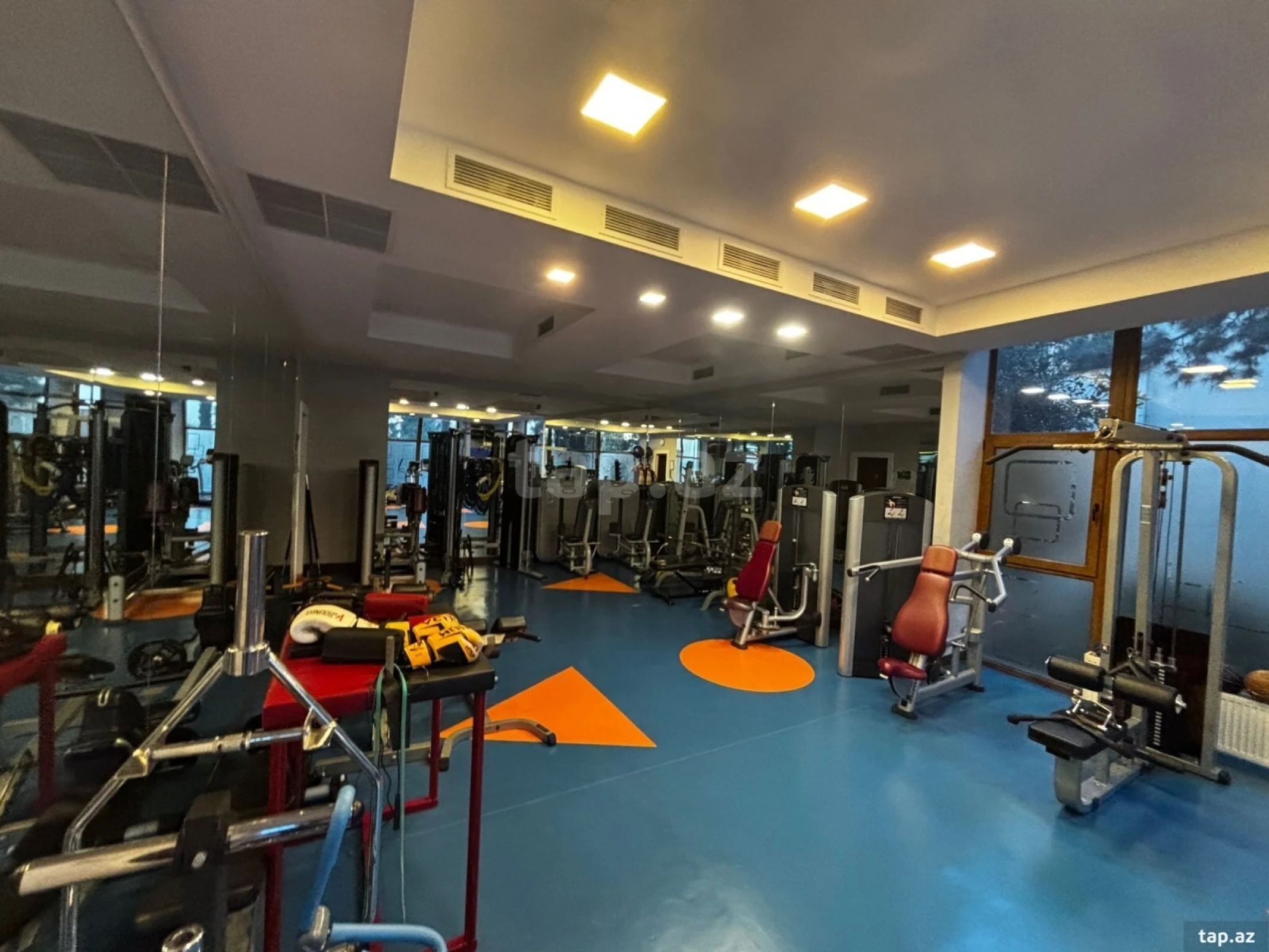 Kirayə verilir 7 otaqlı yeni tikili 340 m²